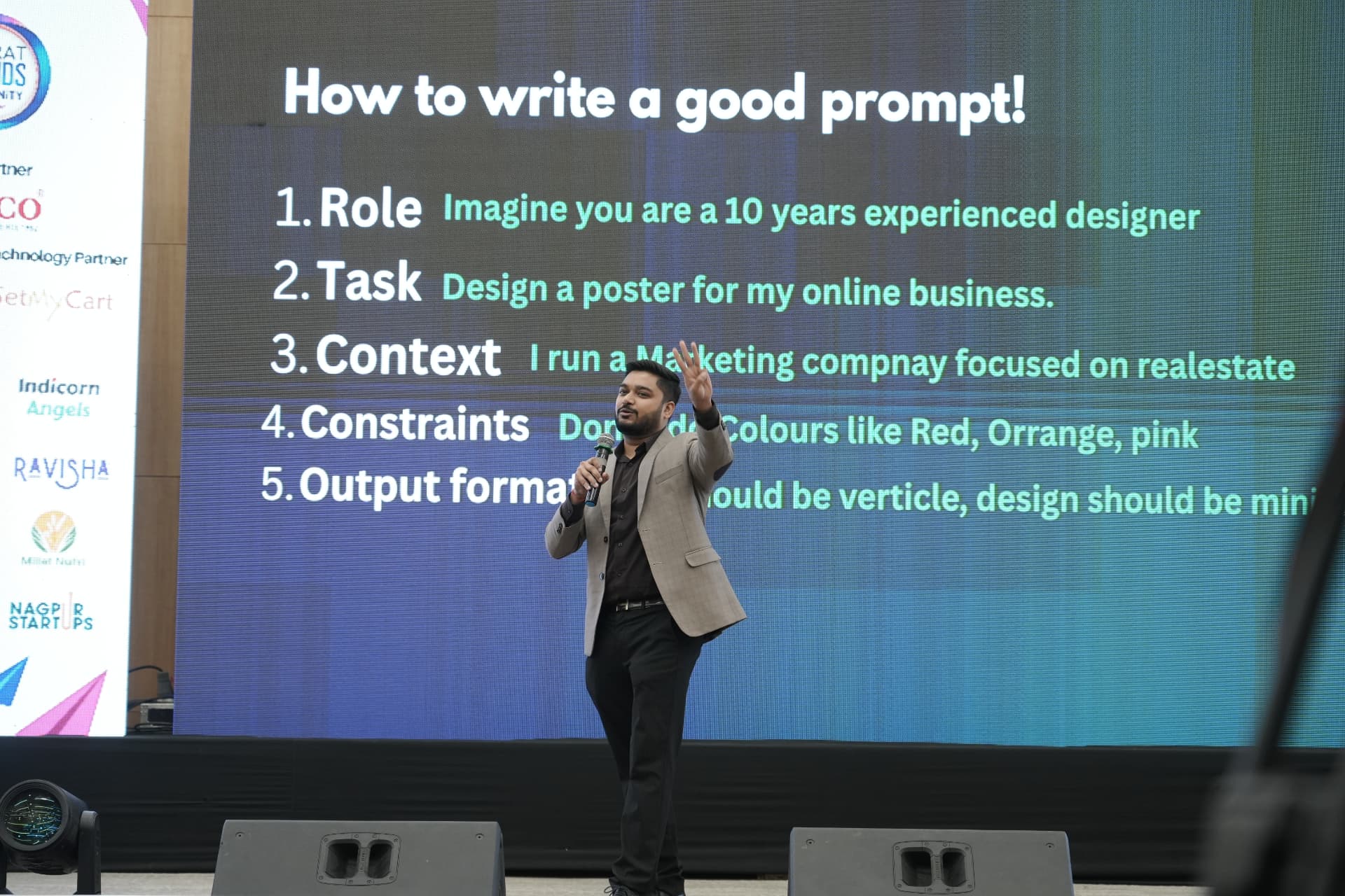Lakshit Sethiya presenting on prompt writing at a live AI training event